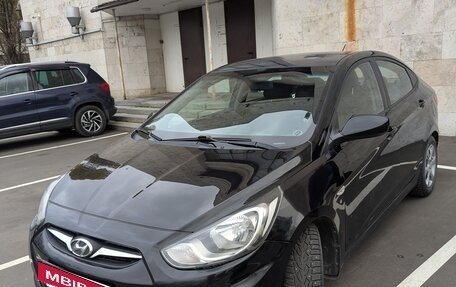 Hyundai Solaris II рестайлинг, 2011 год, 600 000 рублей, 4 фотография