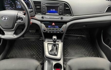 Hyundai Elantra VI рестайлинг, 2017 год, 1 250 000 рублей, 8 фотография