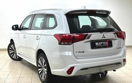 Mitsubishi Outlander III рестайлинг 3, 2022 год, 2 670 000 рублей, 6 фотография
