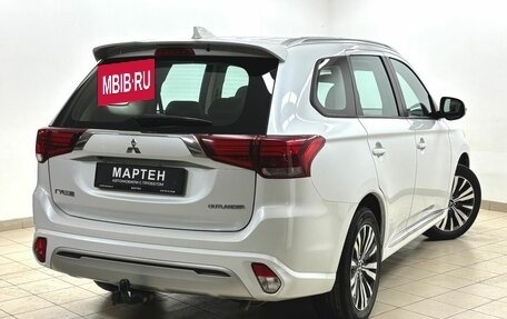 Mitsubishi Outlander III рестайлинг 3, 2022 год, 2 670 000 рублей, 4 фотография