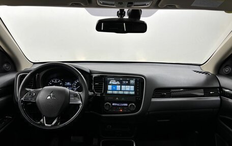 Mitsubishi Outlander III рестайлинг 3, 2022 год, 2 670 000 рублей, 17 фотография