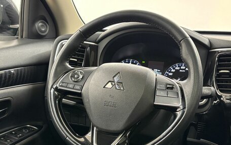 Mitsubishi Outlander III рестайлинг 3, 2022 год, 2 670 000 рублей, 18 фотография