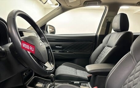 Mitsubishi Outlander III рестайлинг 3, 2022 год, 2 670 000 рублей, 11 фотография