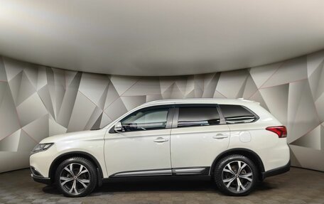 Mitsubishi Outlander III рестайлинг 3, 2017 год, 1 895 000 рублей, 5 фотография