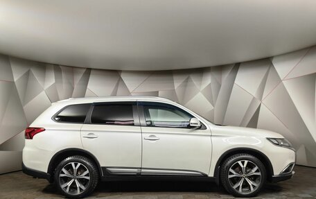 Mitsubishi Outlander III рестайлинг 3, 2017 год, 1 895 000 рублей, 6 фотография