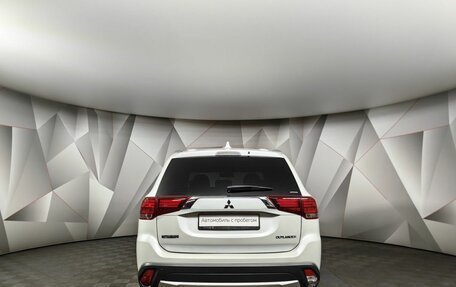 Mitsubishi Outlander III рестайлинг 3, 2017 год, 1 895 000 рублей, 8 фотография