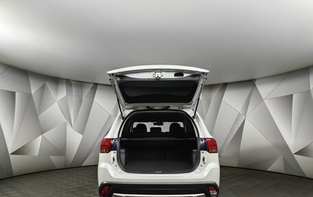 Mitsubishi Outlander III рестайлинг 3, 2017 год, 1 895 000 рублей, 9 фотография