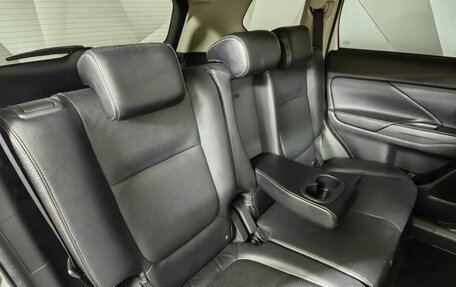 Mitsubishi Outlander III рестайлинг 3, 2017 год, 1 895 000 рублей, 14 фотография