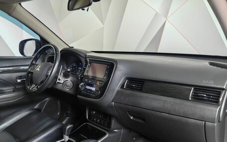 Mitsubishi Outlander III рестайлинг 3, 2017 год, 1 895 000 рублей, 10 фотография