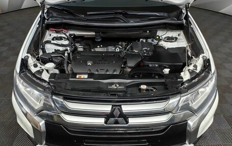 Mitsubishi Outlander III рестайлинг 3, 2017 год, 1 895 000 рублей, 19 фотография