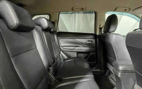 Mitsubishi Outlander III рестайлинг 3, 2017 год, 1 895 000 рублей, 13 фотография