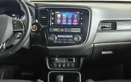 Mitsubishi Outlander III рестайлинг 3, 2017 год, 1 895 000 рублей, 12 фотография