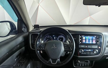 Mitsubishi Outlander III рестайлинг 3, 2017 год, 1 895 000 рублей, 16 фотография