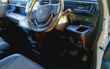 Honda Stepwgn IV, 2018 год, 2 650 000 рублей, 3 фотография