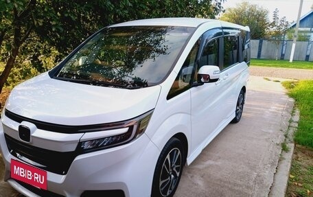 Honda Stepwgn IV, 2018 год, 2 650 000 рублей, 2 фотография