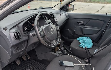 Renault Logan II, 2017 год, 380 000 рублей, 6 фотография