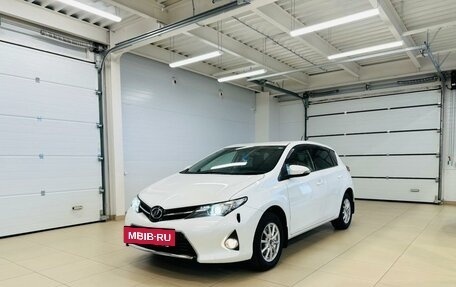 Toyota Auris II, 2013 год, 1 379 000 рублей, 2 фотография