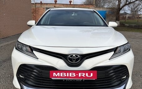 Toyota Camry, 2020 год, 1 995 000 рублей, 3 фотография