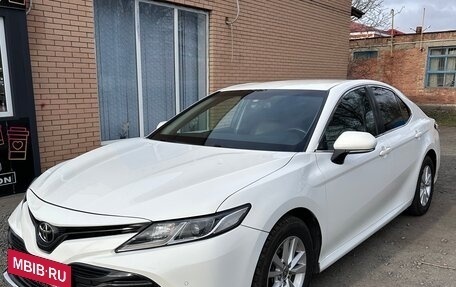 Toyota Camry, 2020 год, 1 995 000 рублей, 2 фотография