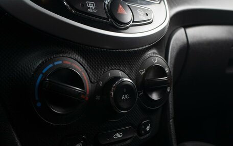 Hyundai Solaris II рестайлинг, 2011 год, 680 000 рублей, 15 фотография