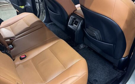 Lexus RX IV рестайлинг, 2019 год, 5 000 000 рублей, 9 фотография