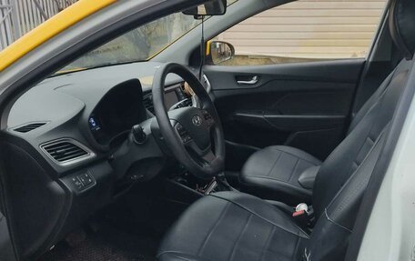 Hyundai Solaris II рестайлинг, 2019 год, 818 000 рублей, 3 фотография