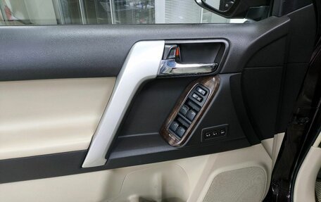 Toyota Land Cruiser Prado 150 рестайлинг 2, 2013 год, 2 850 000 рублей, 13 фотография