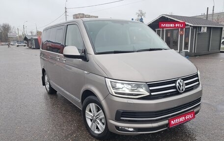 Volkswagen Multivan T6 рестайлинг, 2016 год, 3 030 000 рублей, 1 фотография