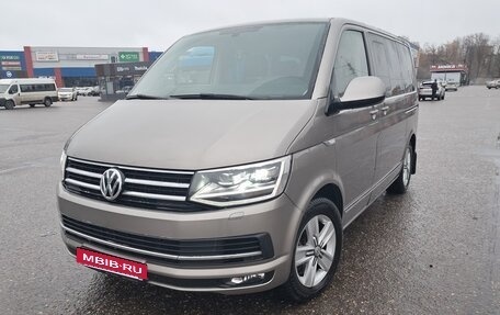 Volkswagen Multivan T6 рестайлинг, 2016 год, 3 030 000 рублей, 2 фотография