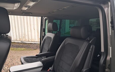 Volkswagen Multivan T6 рестайлинг, 2016 год, 3 030 000 рублей, 10 фотография