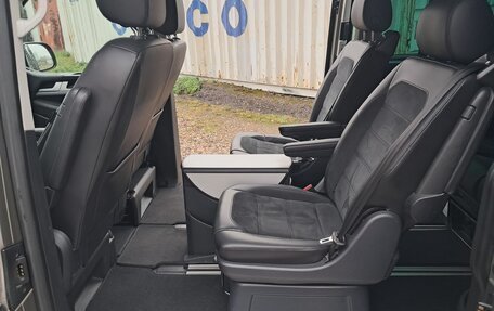 Volkswagen Multivan T6 рестайлинг, 2016 год, 3 030 000 рублей, 11 фотография