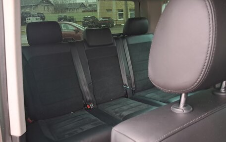 Volkswagen Multivan T6 рестайлинг, 2016 год, 3 030 000 рублей, 12 фотография