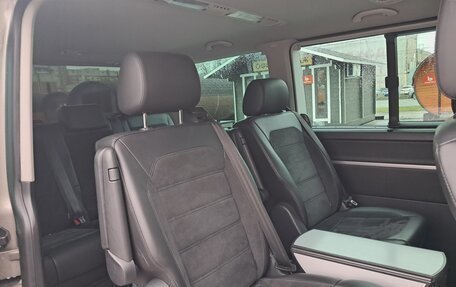 Volkswagen Multivan T6 рестайлинг, 2016 год, 3 030 000 рублей, 16 фотография