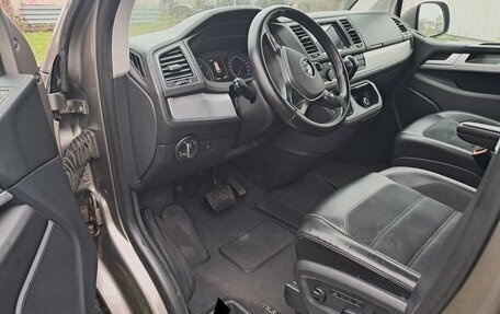 Volkswagen Multivan T6 рестайлинг, 2016 год, 3 030 000 рублей, 8 фотография