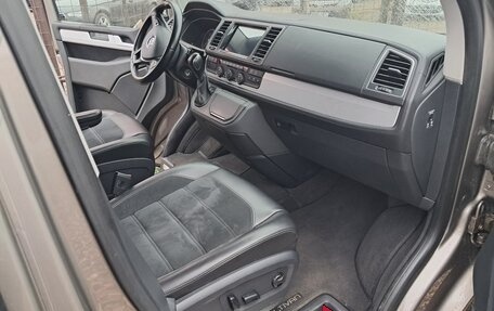 Volkswagen Multivan T6 рестайлинг, 2016 год, 3 030 000 рублей, 15 фотография