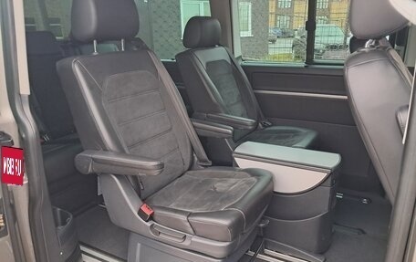 Volkswagen Multivan T6 рестайлинг, 2016 год, 3 030 000 рублей, 13 фотография