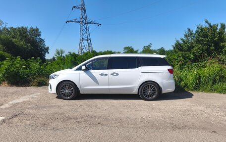KIA Carnival III, 2019 год, 2 765 000 рублей, 4 фотография