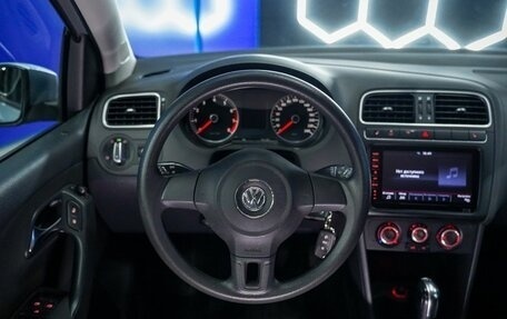 Volkswagen Polo VI (EU Market), 2011 год, 1 100 000 рублей, 30 фотография