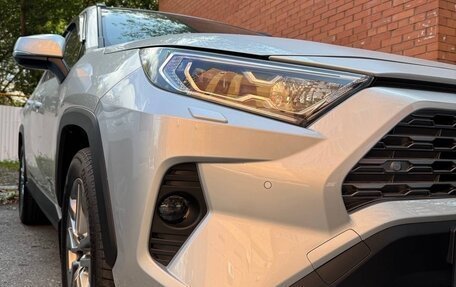 Toyota RAV4, 2021 год, 4 100 000 рублей, 6 фотография