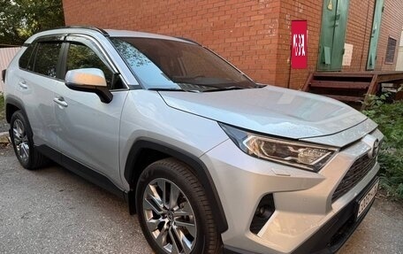 Toyota RAV4, 2021 год, 4 100 000 рублей, 3 фотография