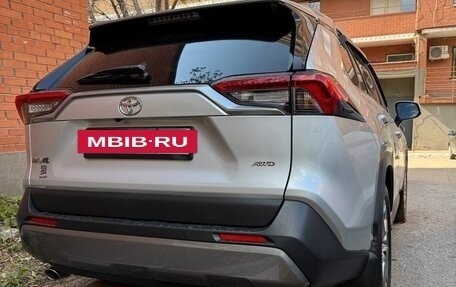 Toyota RAV4, 2021 год, 4 100 000 рублей, 4 фотография