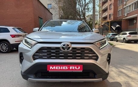 Toyota RAV4, 2021 год, 4 100 000 рублей, 2 фотография