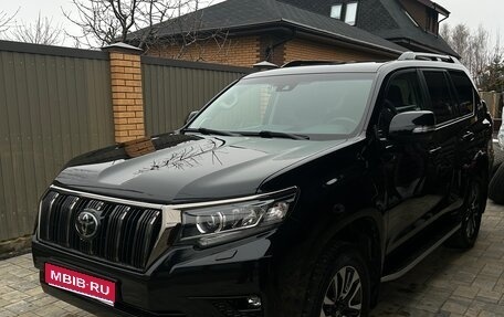 Toyota Land Cruiser Prado 150 рестайлинг 2, 2022 год, 6 300 000 рублей, 1 фотография
