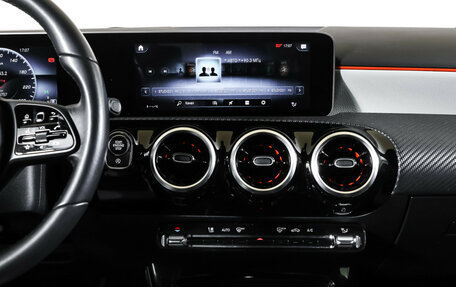 Mercedes-Benz A-Класс, 2019 год, 2 590 000 рублей, 14 фотография