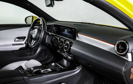 Mercedes-Benz A-Класс, 2019 год, 2 590 000 рублей, 11 фотография