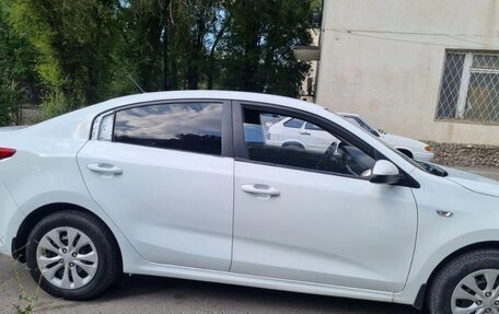 KIA Rio IV, 2018 год, 1 100 000 рублей, 3 фотография