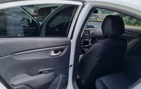 KIA Rio IV, 2018 год, 1 100 000 рублей, 6 фотография