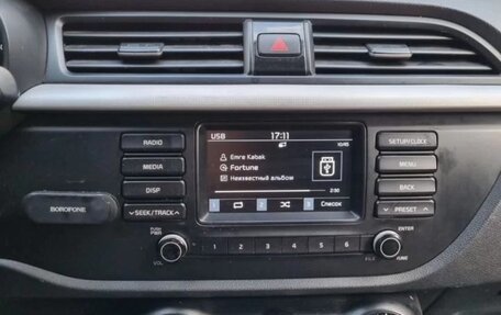 KIA Rio IV, 2018 год, 1 100 000 рублей, 8 фотография