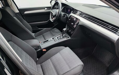 Volkswagen Passat B8 рестайлинг, 2019 год, 2 250 000 рублей, 13 фотография