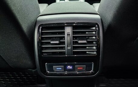 Volkswagen Passat B8 рестайлинг, 2019 год, 2 250 000 рублей, 29 фотография